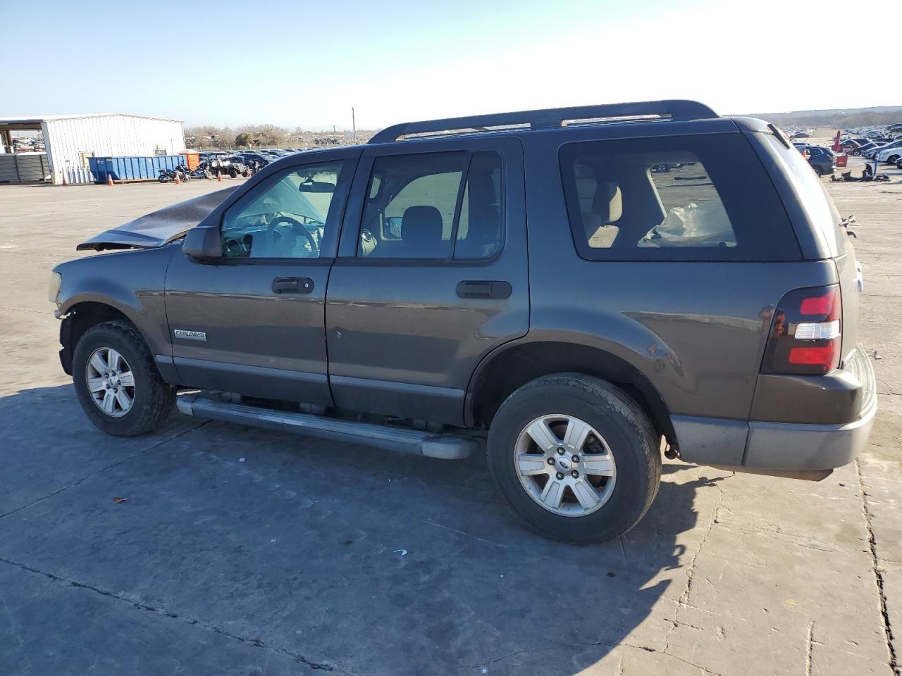 2006 Ford Explorer - Image 2