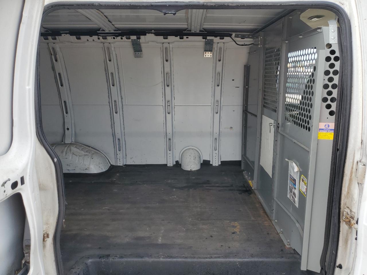 2007 GMC Savana - Image 11
