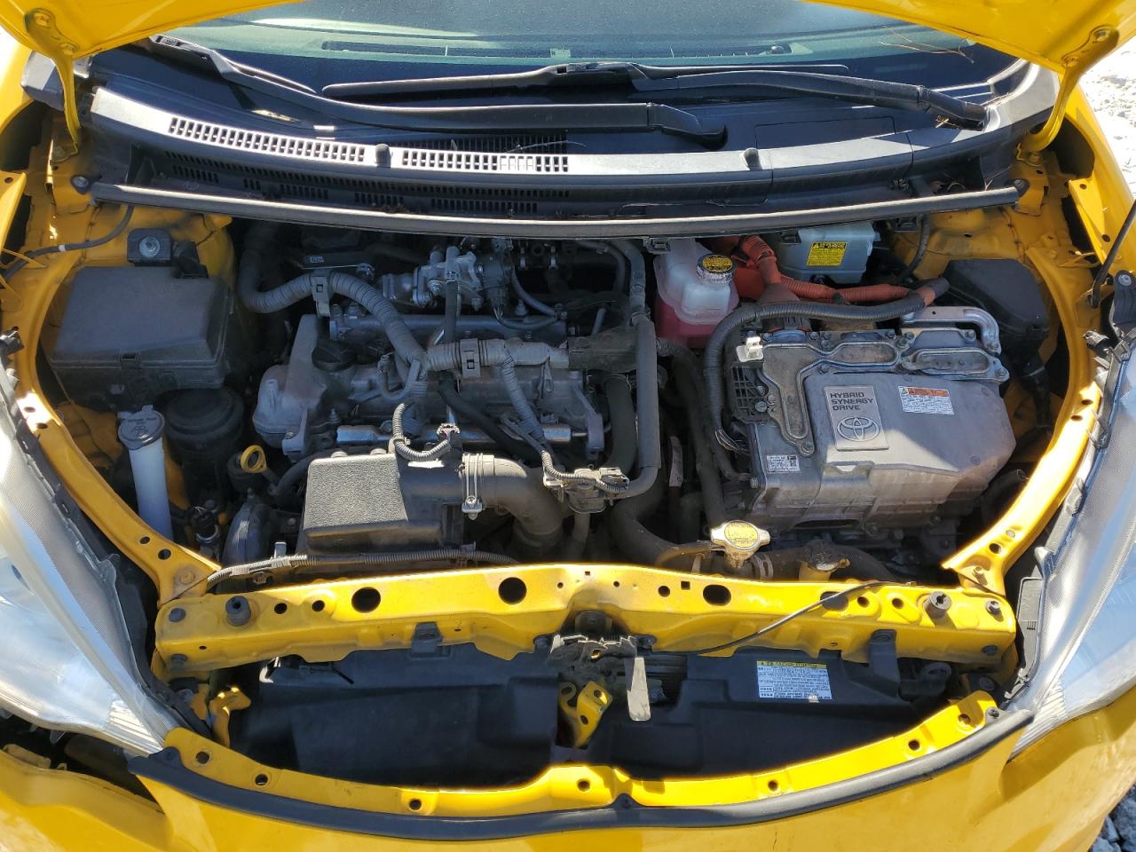 2014 Toyota Prius - Image 11