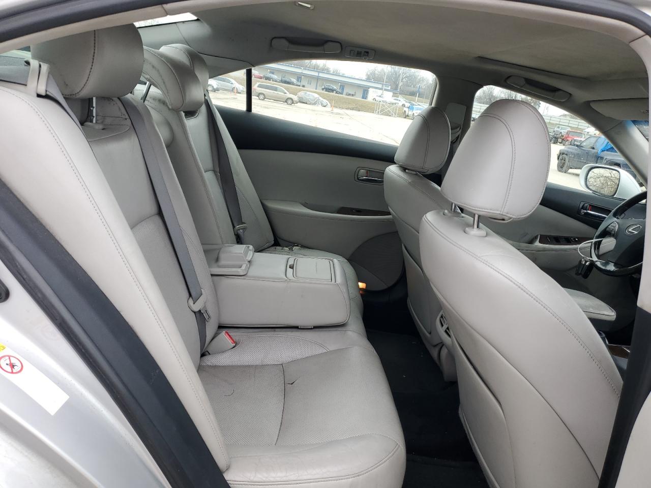 2011 Lexus ES - Image 10