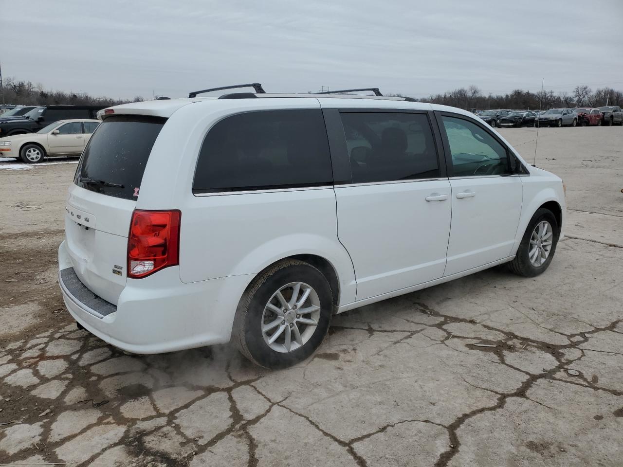 2019 Dodge Caravan - Image 3