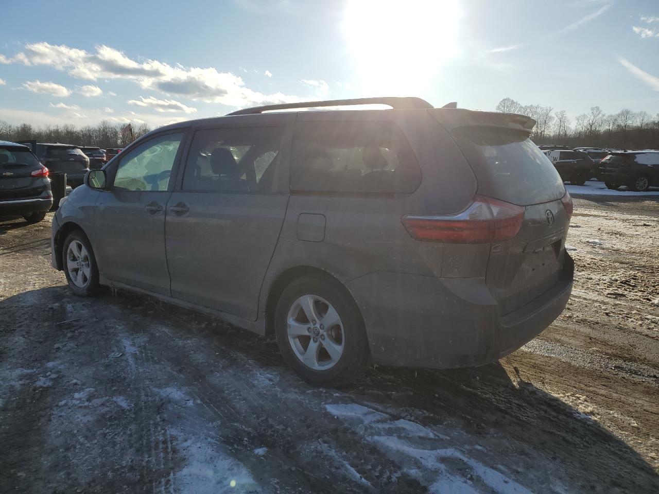 2020 Toyota Sienna - Image 2