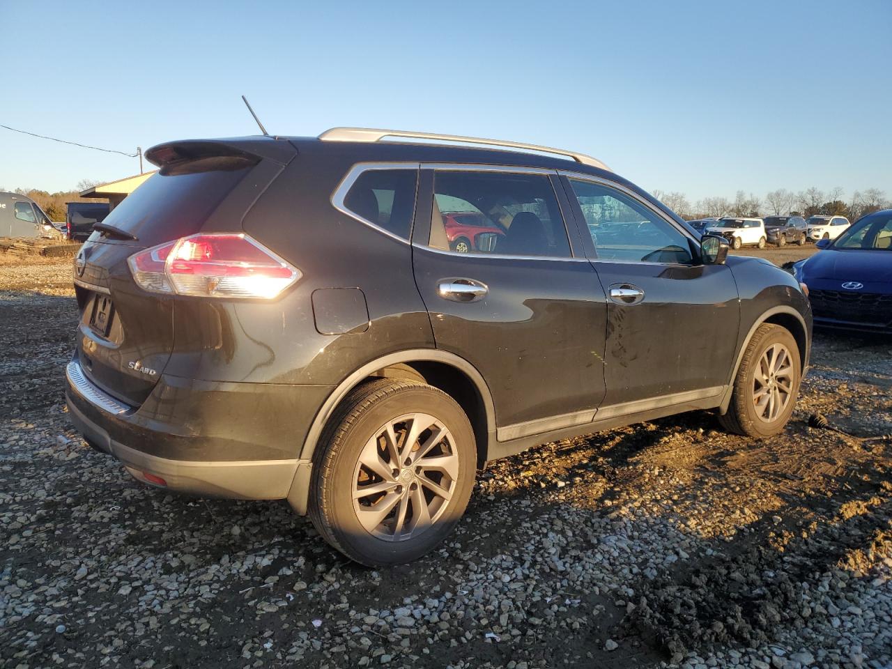 2016 Nissan Rogue - Image 3