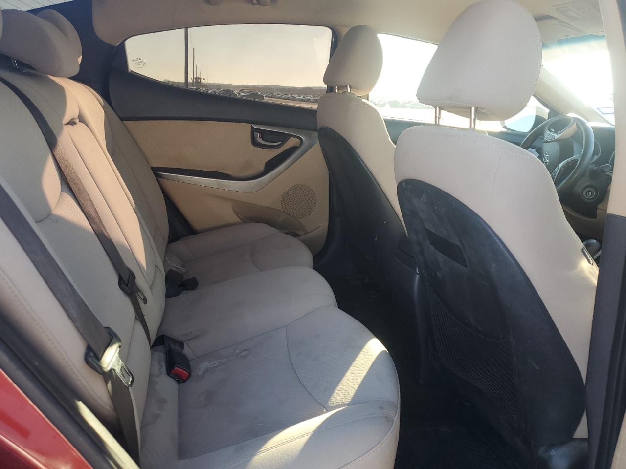 2011 Hyundai Elantra - Image 10