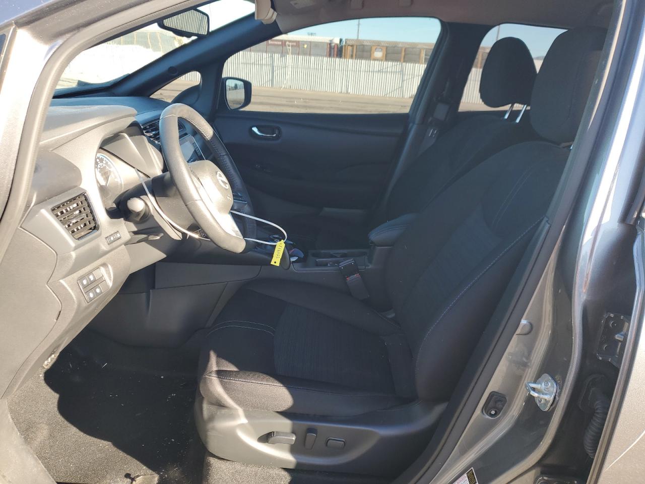 2024 Nissan Leaf - Image 7