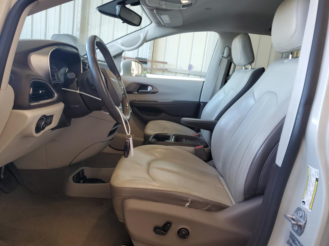 2017 Chrysler Pacifica - Image 7