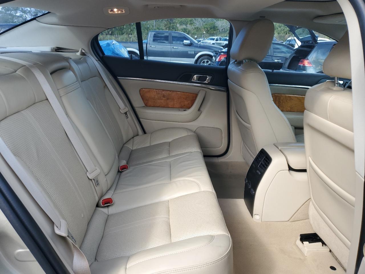 2011 Lincoln MKS - Image 10