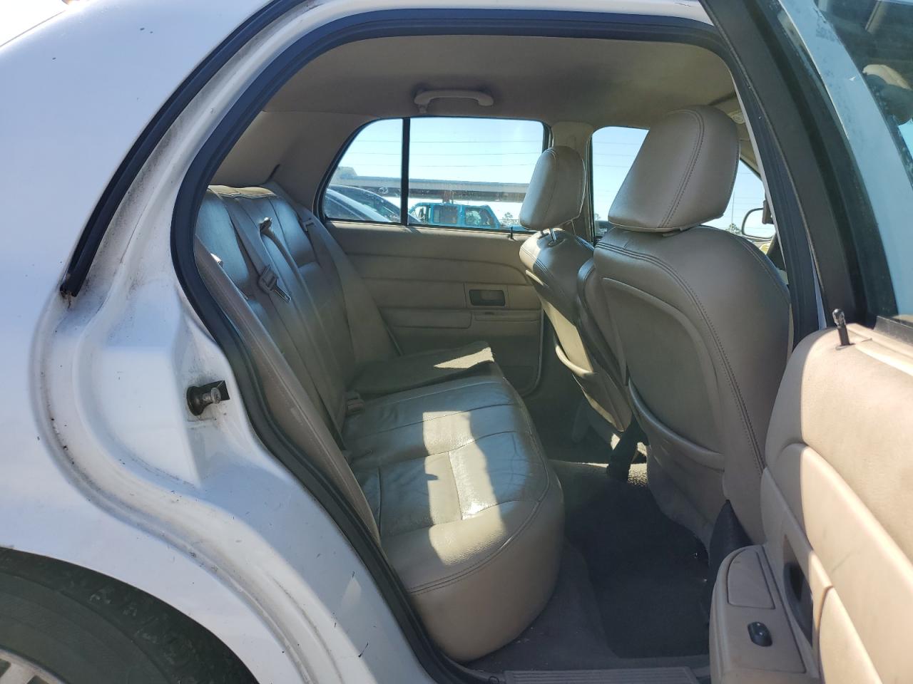 2004 Ford Crown Victoria - Image 10