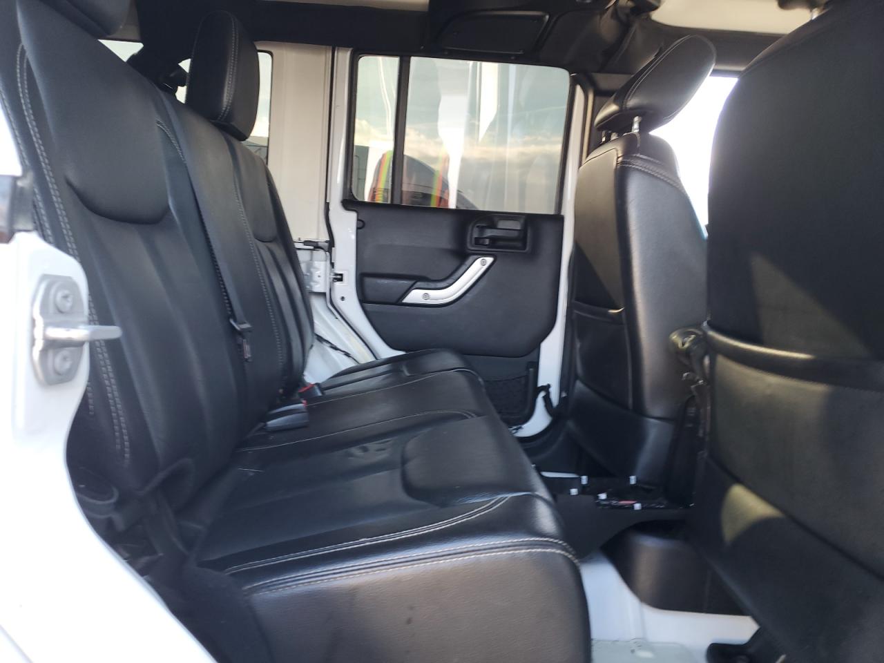 2016 Jeep Wrangler - Image 11