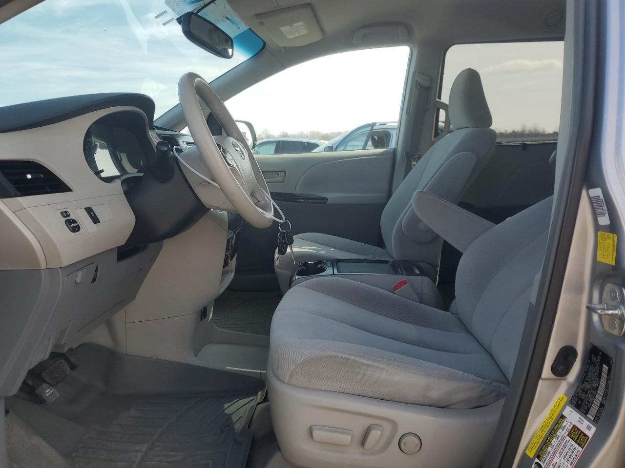2011 Toyota Sienna - Image 7