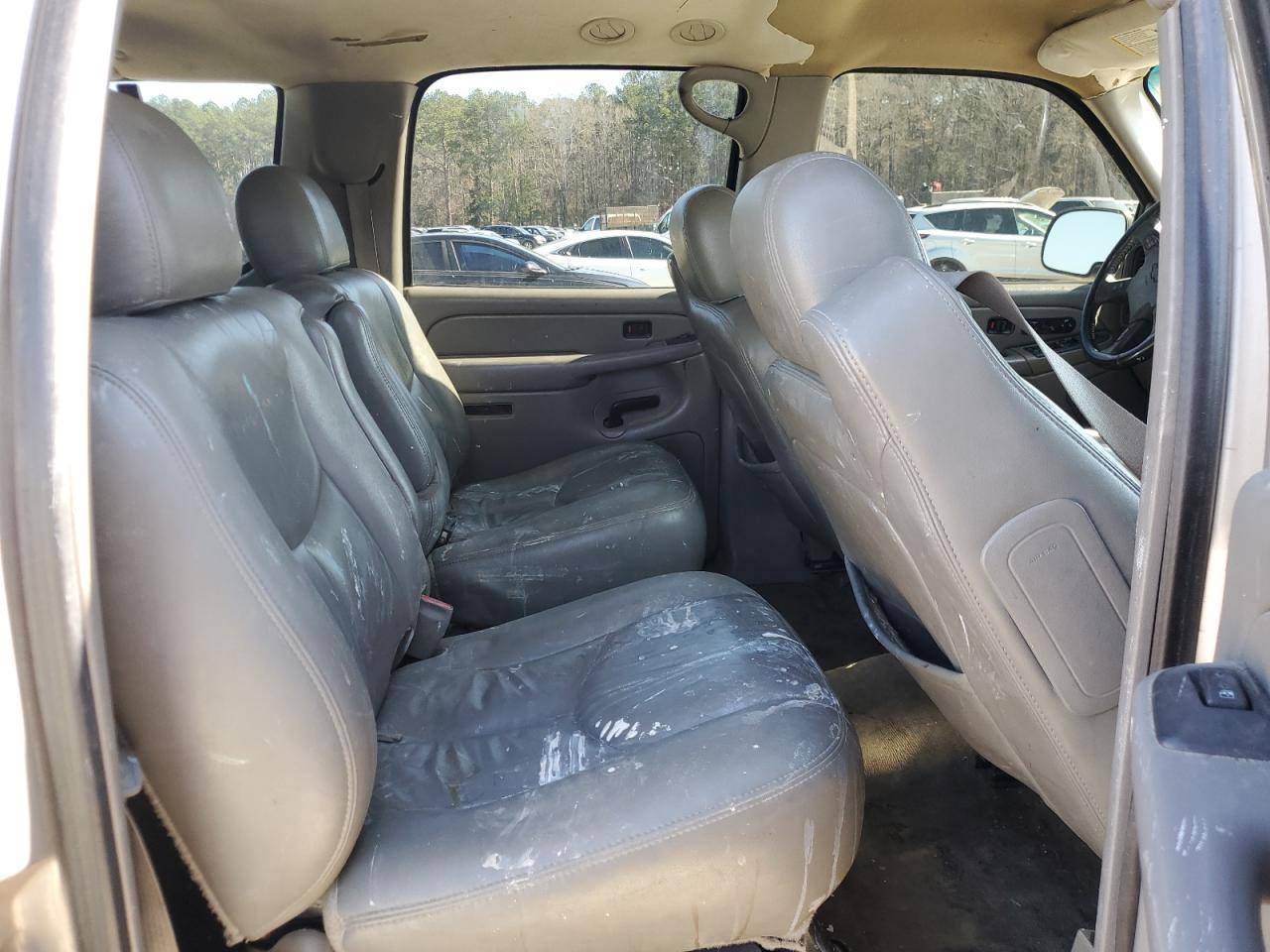 2005 Chevrolet Suburban - Image 12
