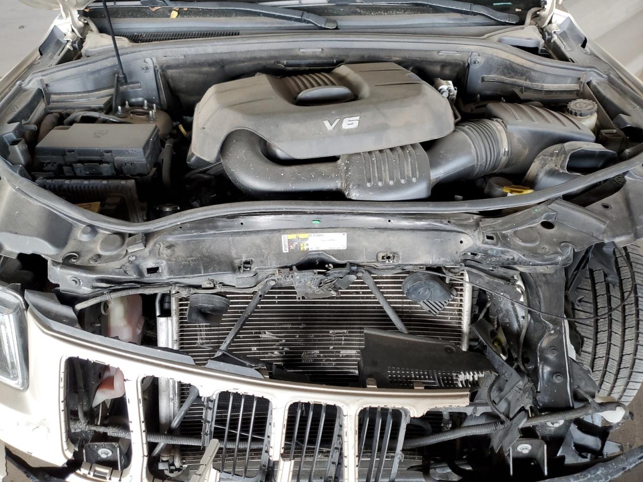 2015 Jeep Grand Cherokee - Image 11