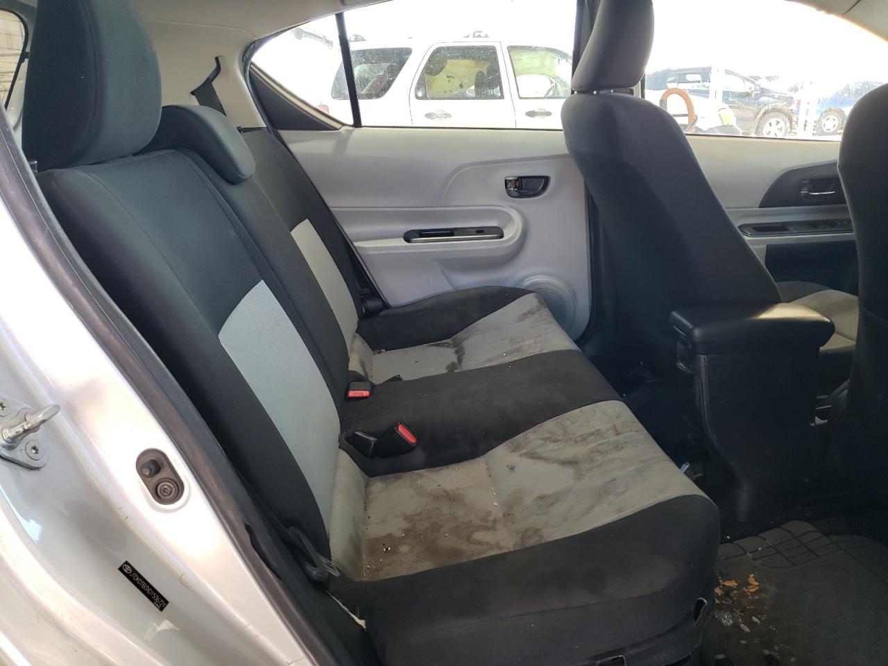 2013 Toyota Prius - Image 11