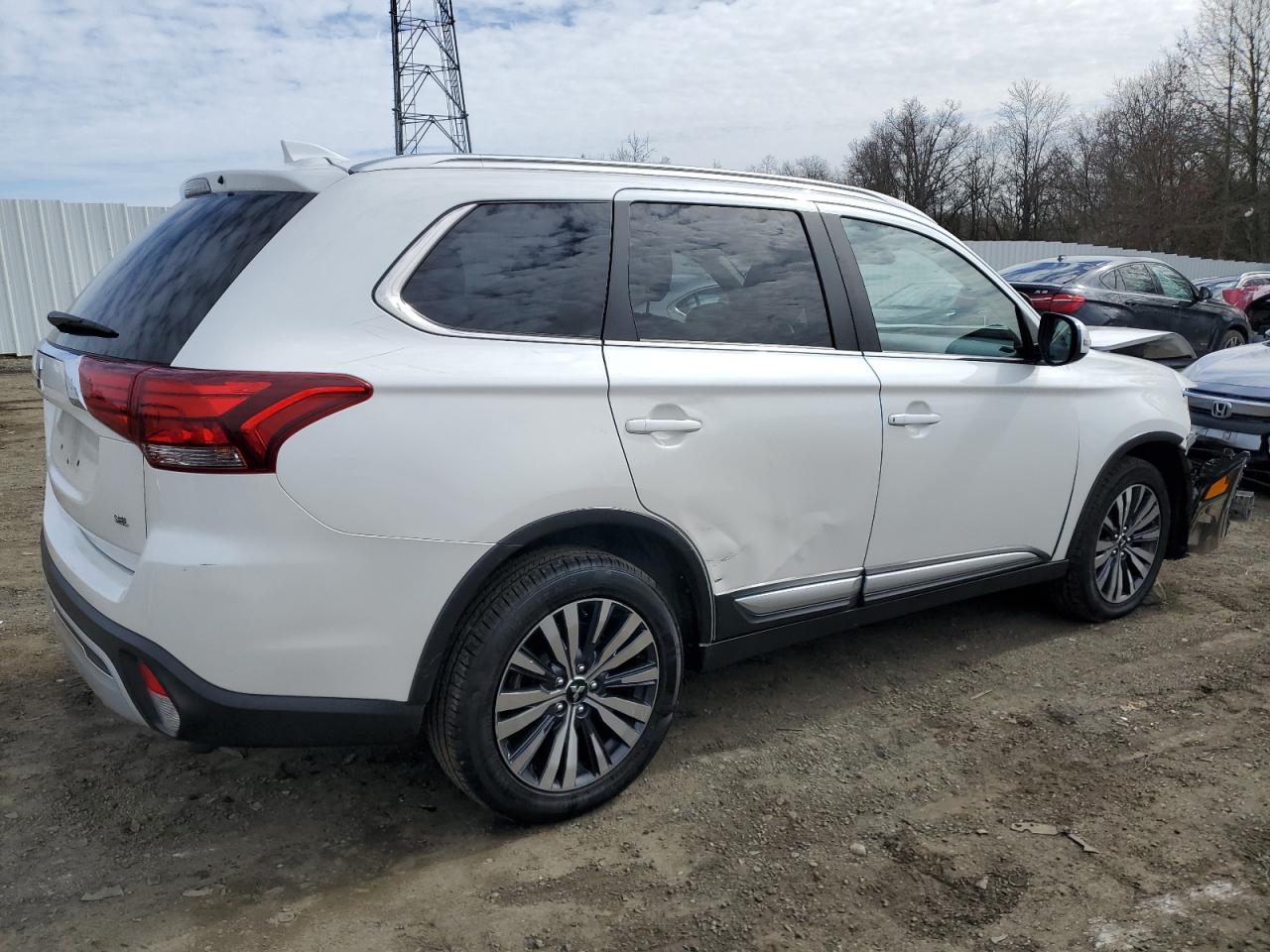 2020 Mitsubishi Outlander - Image 3