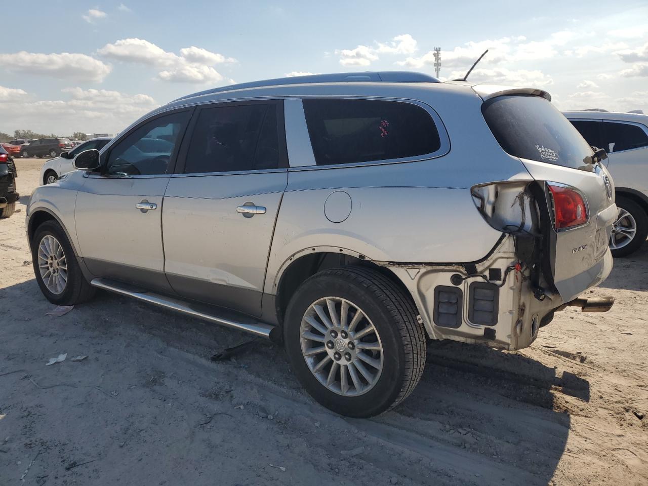 2009 Buick Enclave - Image 2