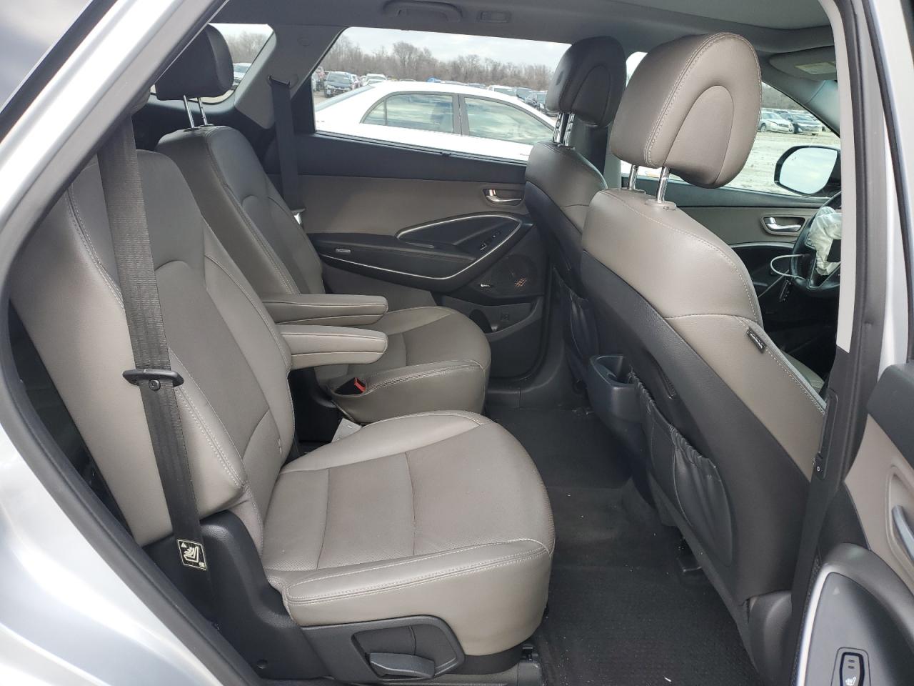 2019 Hyundai Santa Fe - Image 12