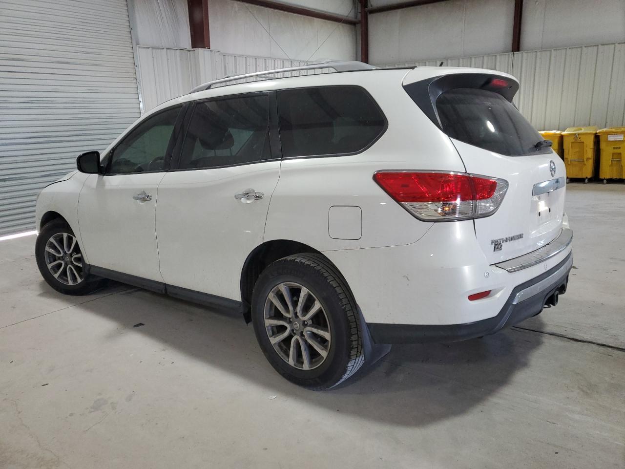 2014 Nissan Pathfinder - Image 2