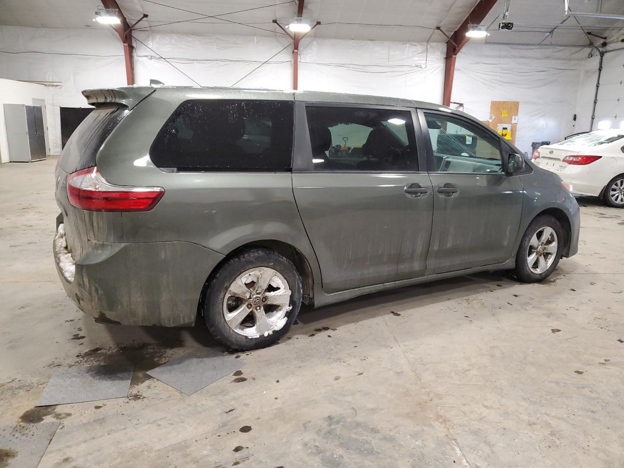 2019 Toyota Sienna - Image 3