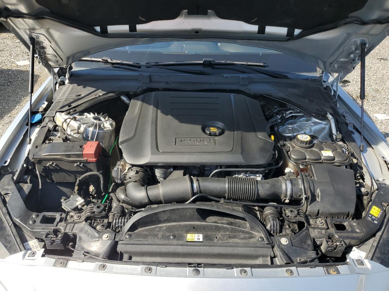 2017 Jaguar XE - Image 11
