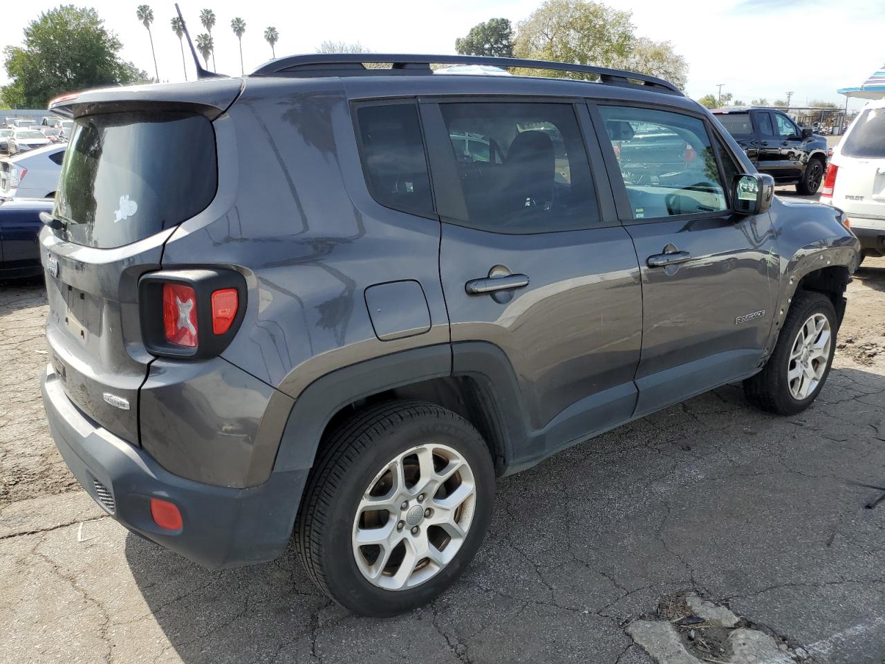 2018 Jeep Renegade - Image 3