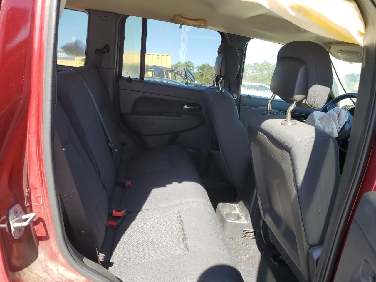 2012 Jeep Liberty (North America) - Image 11