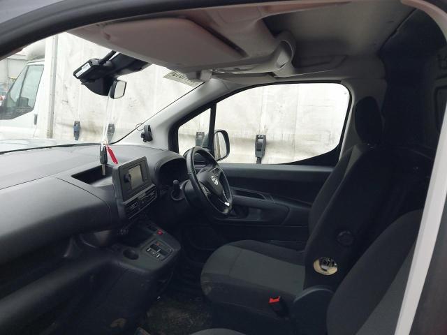 2022 VAUXHALL COMBO-E 23
