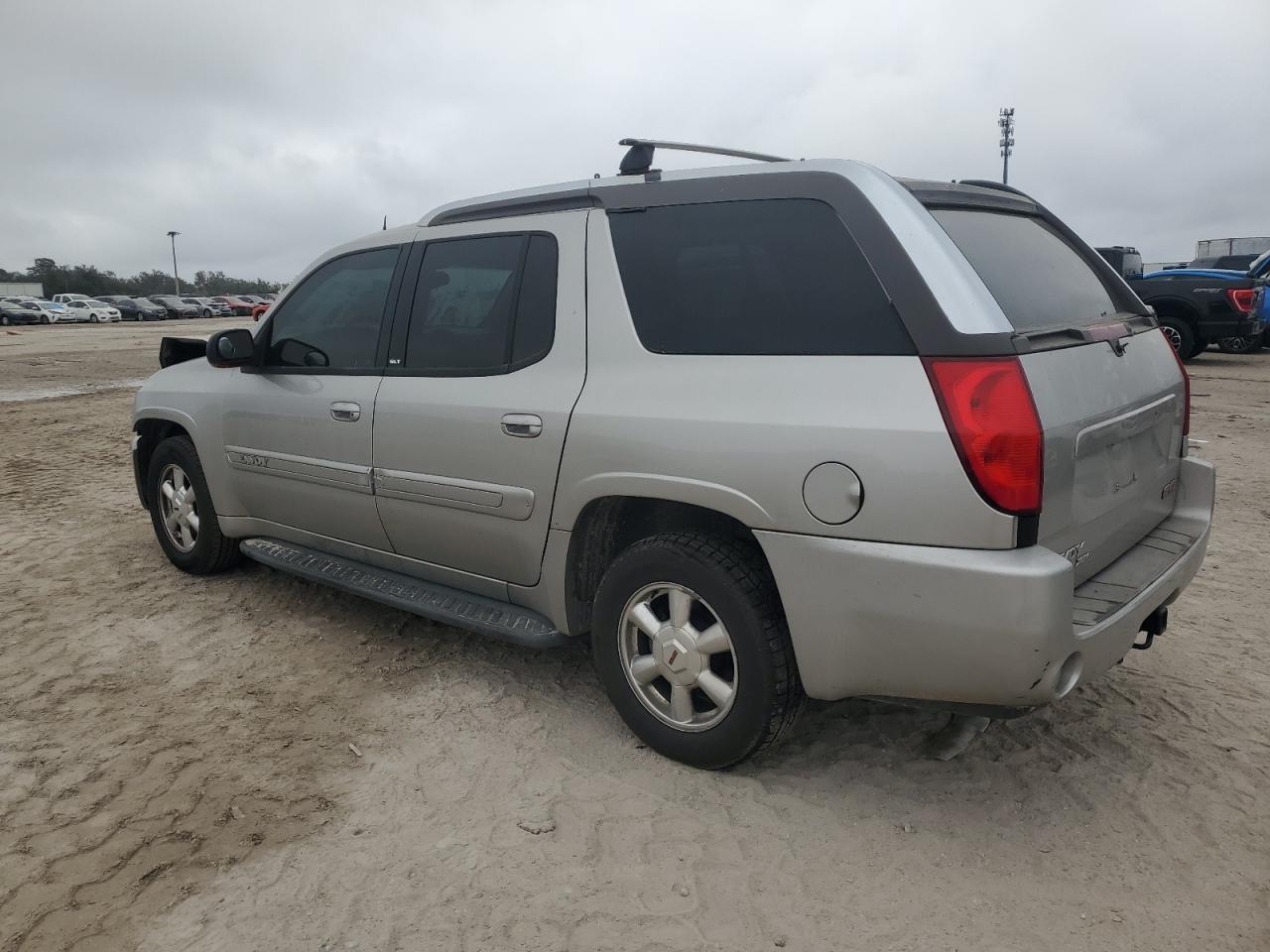 2004 GMC Envoy - Image 2