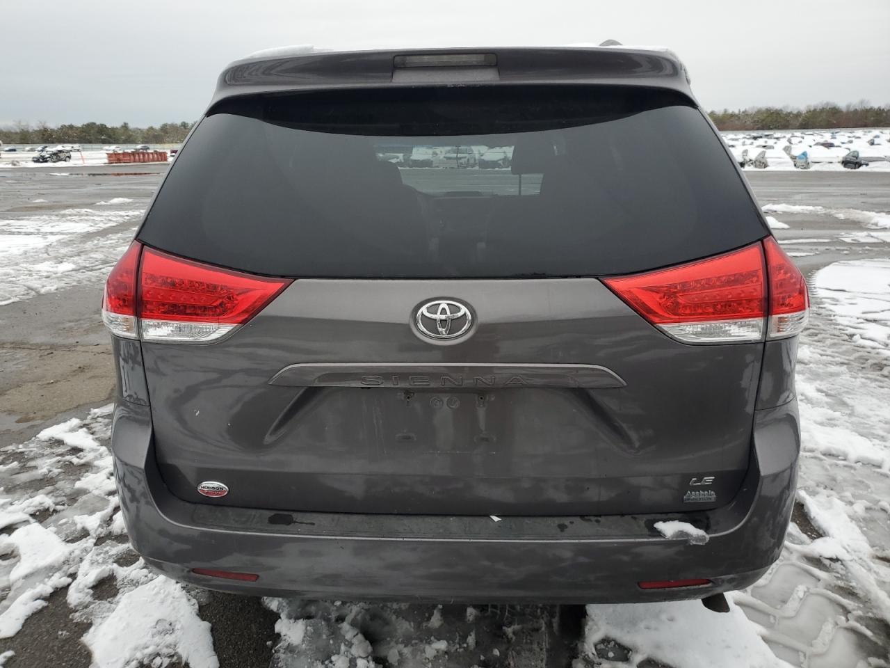 2014 Toyota Sienna - Image 6