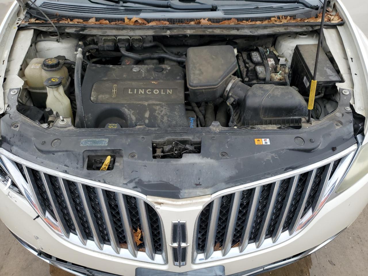 2011 Lincoln MKX - Image 12