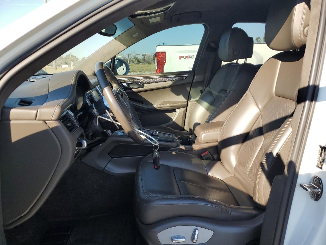 2015 Porsche Macan - Image 7