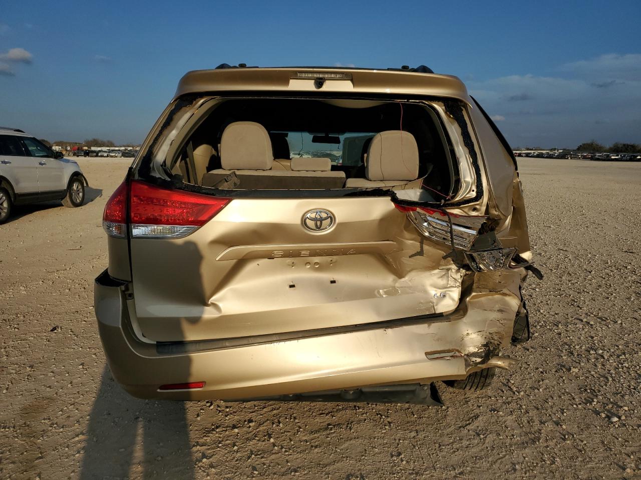 2011 Toyota Sienna - Image 6