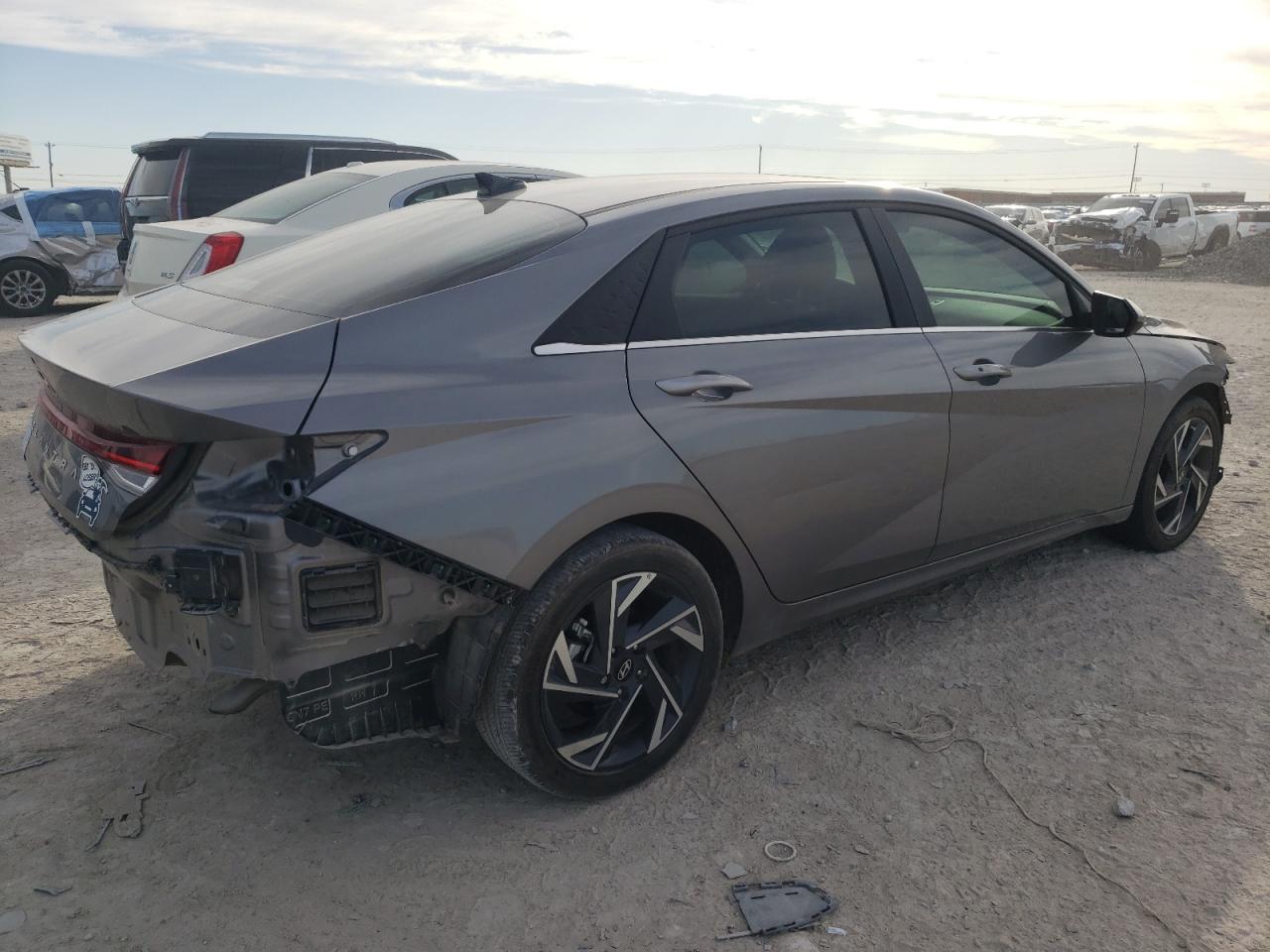 2024 Hyundai Elantra - Image 3