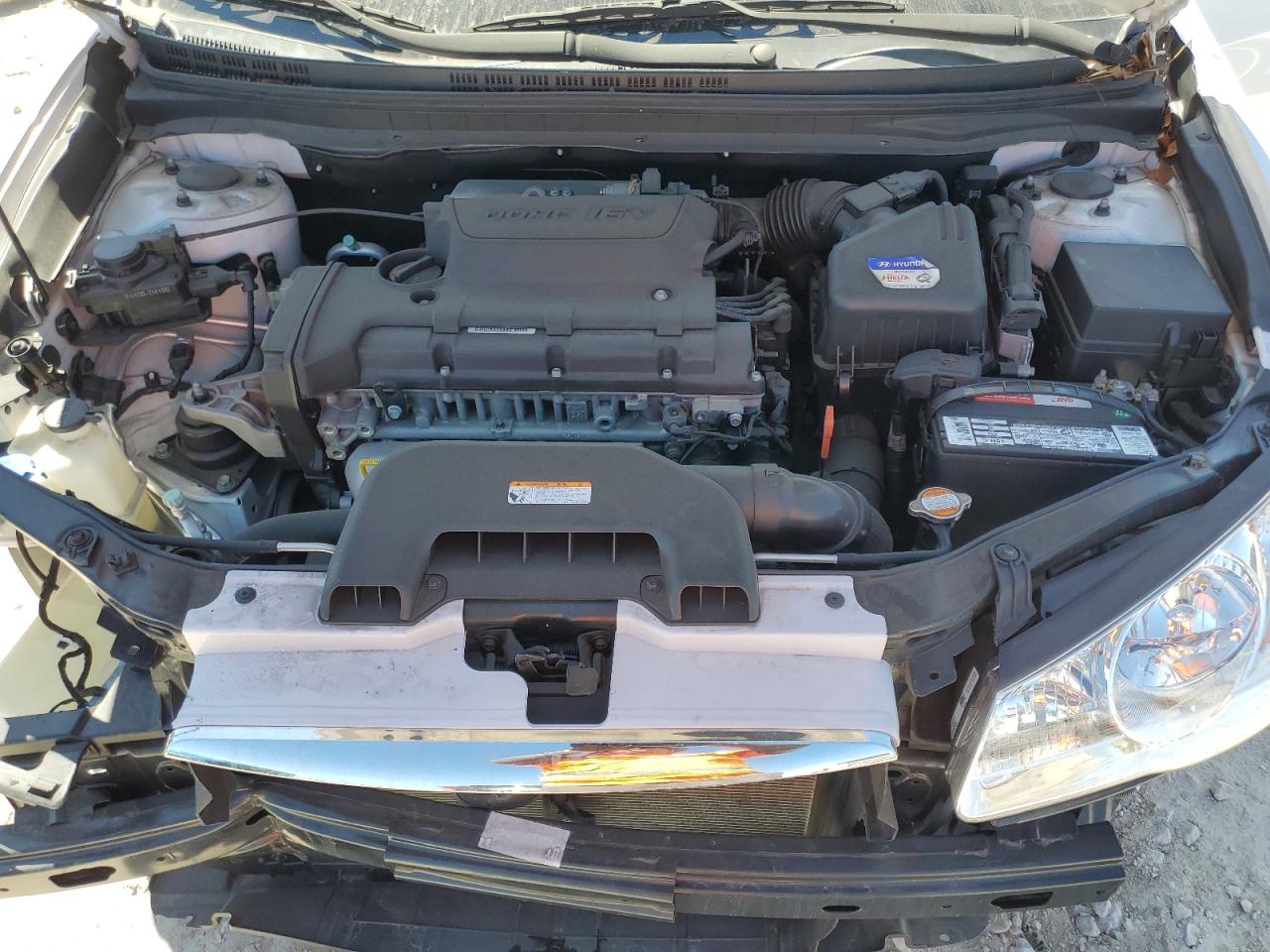 2010 Hyundai Elantra - Image 11
