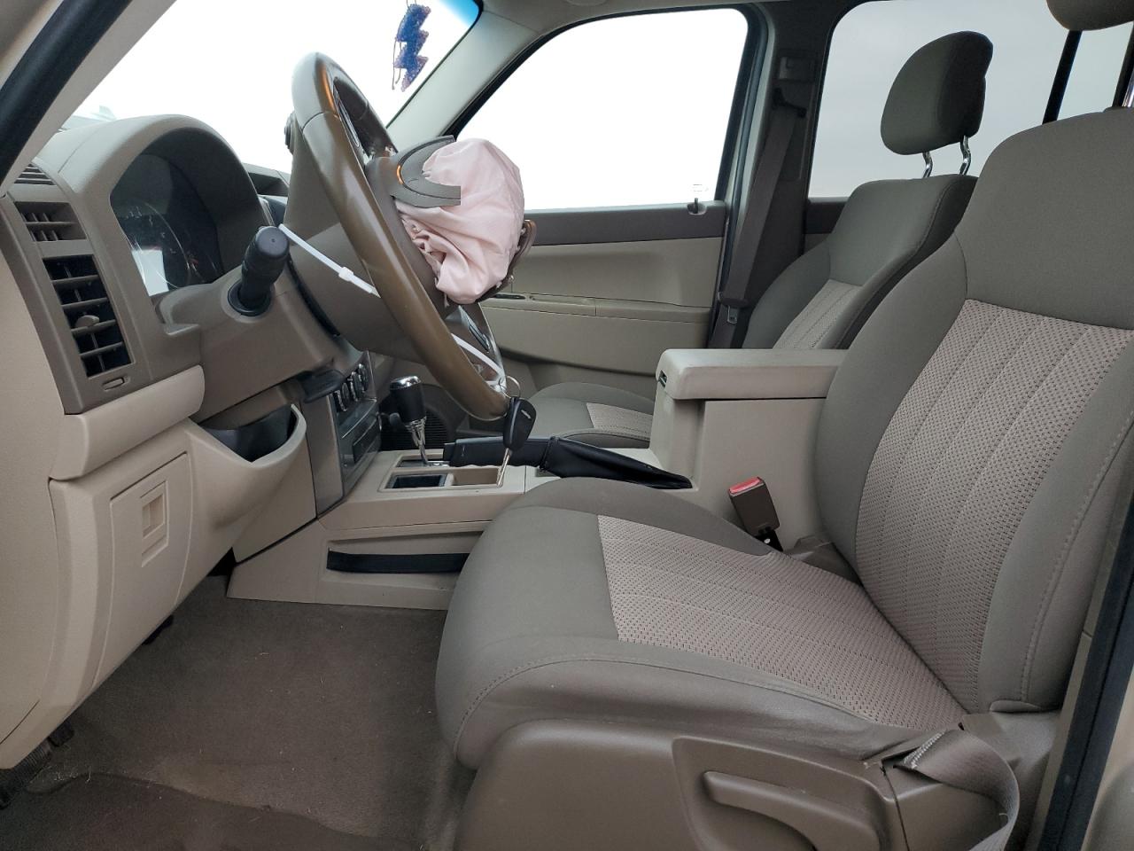 2011 Jeep Liberty (North America) - Image 7