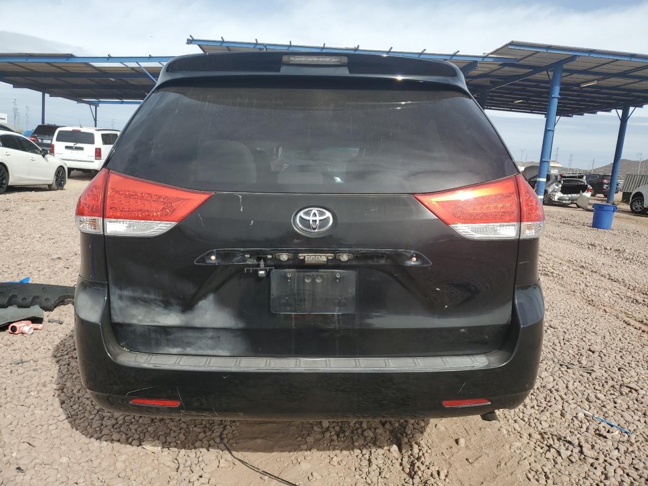 2011 Toyota Sienna - Image 6