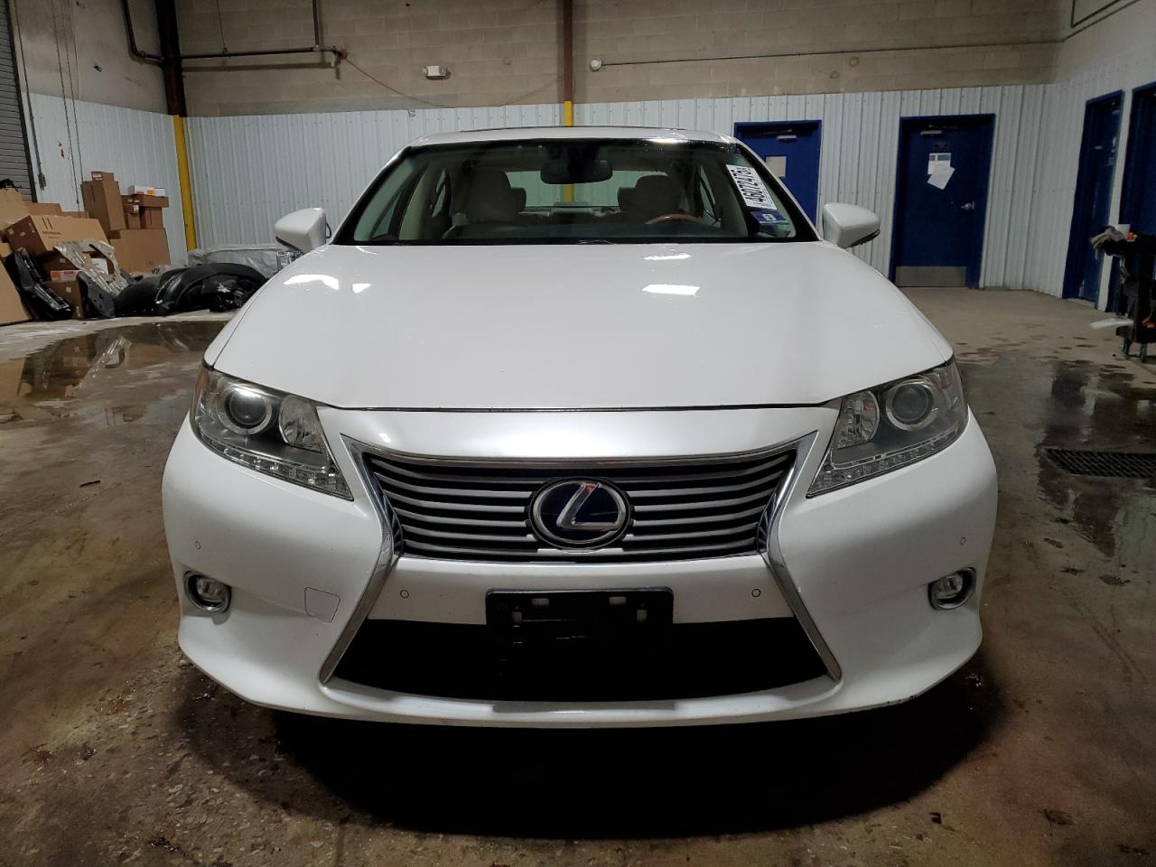 2015 Lexus ES - Image 5