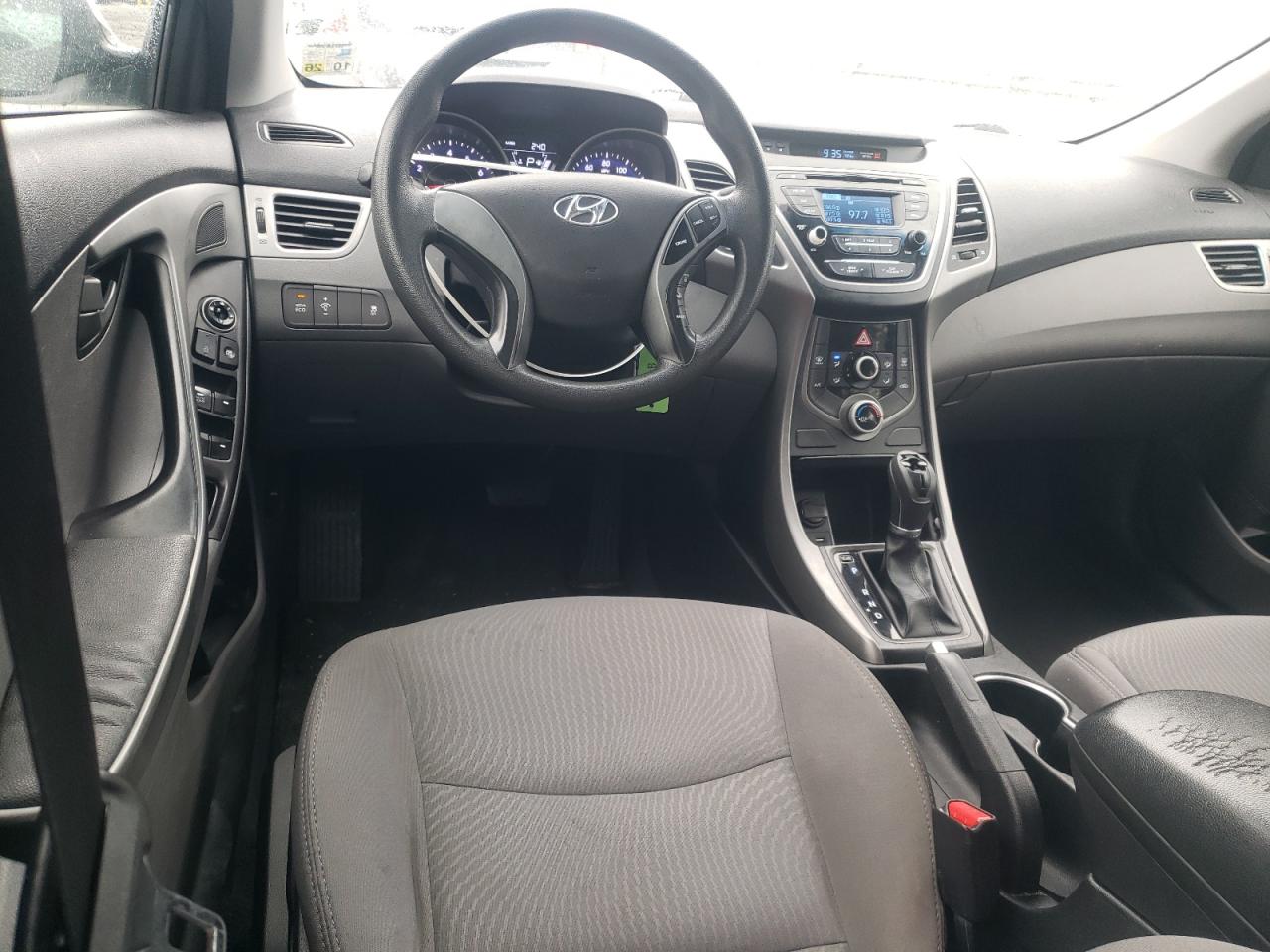 2015 Hyundai Elantra - Image 8