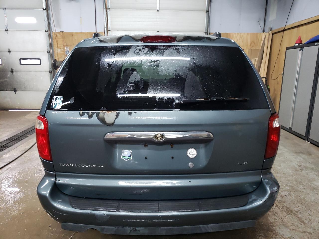 2006 Chrysler Town & Country - Image 6
