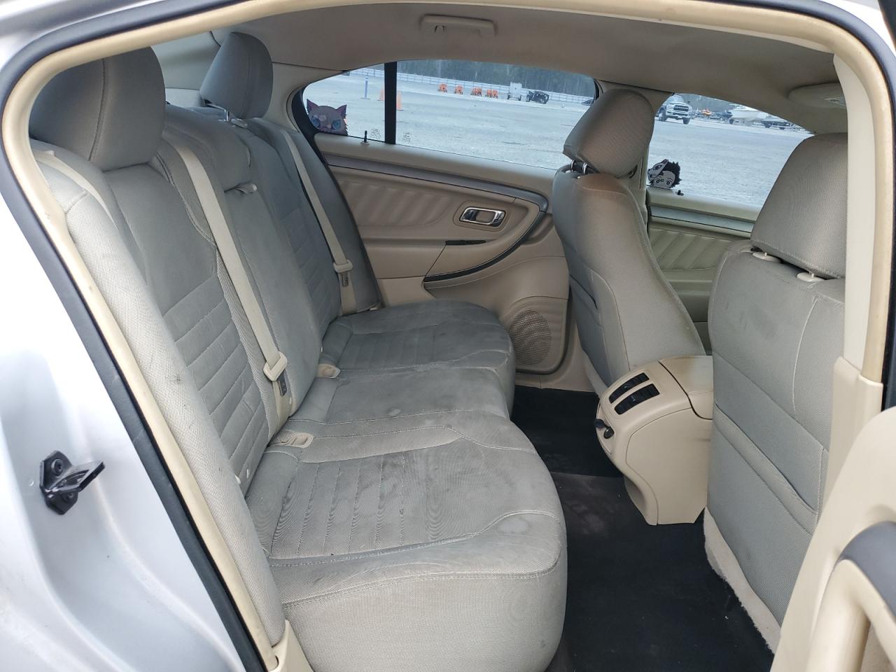 2015 Ford Taurus - Image 10