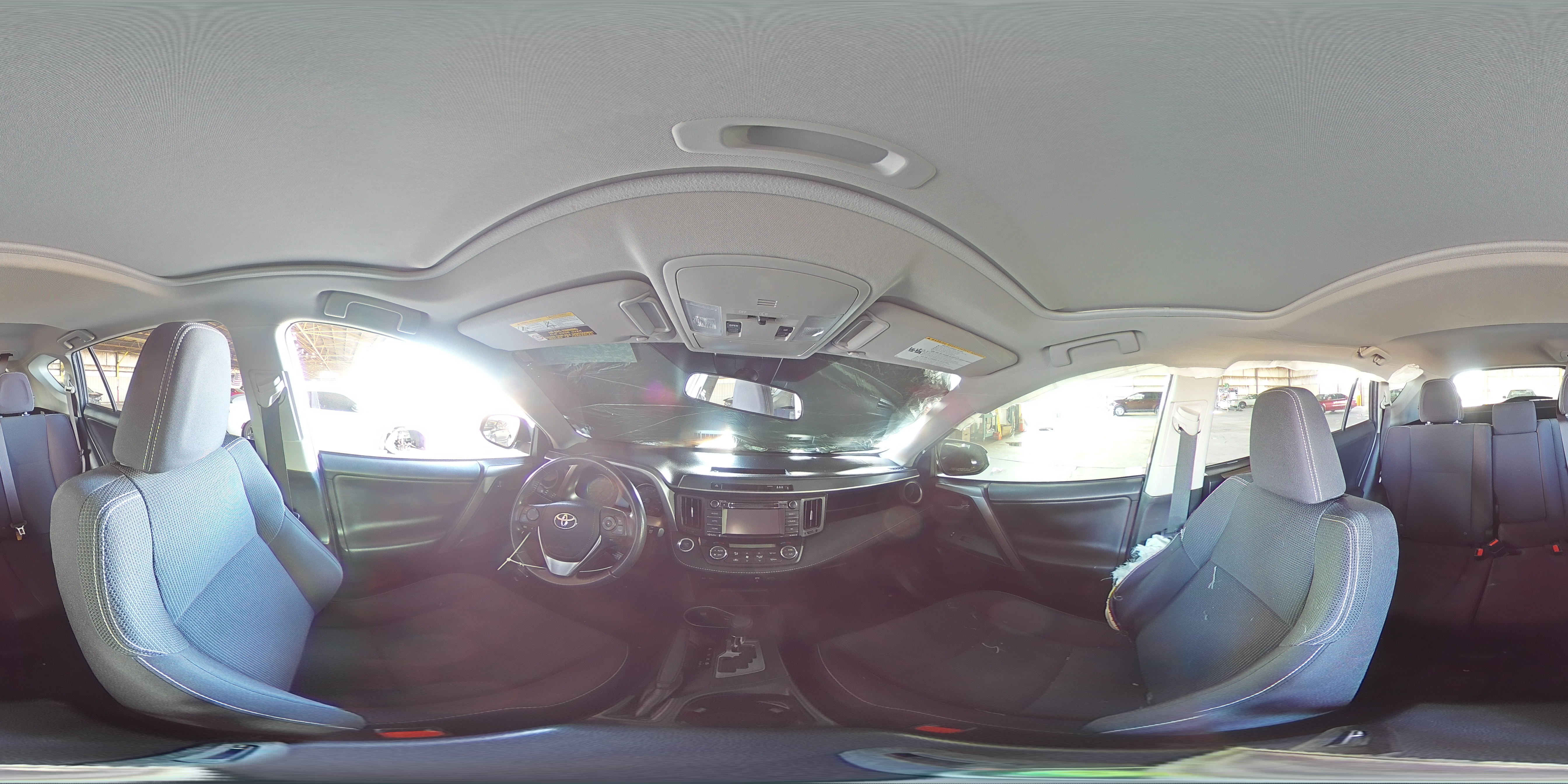 2018 Toyota RAV 4 - Image 12