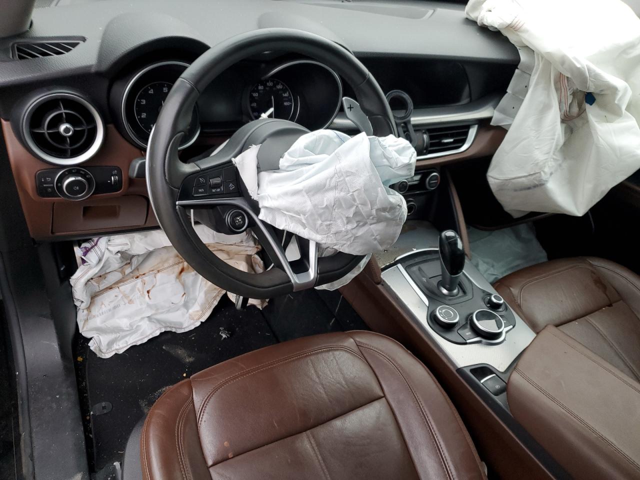 2018 Alfa Romeo Stelvio - Image 8