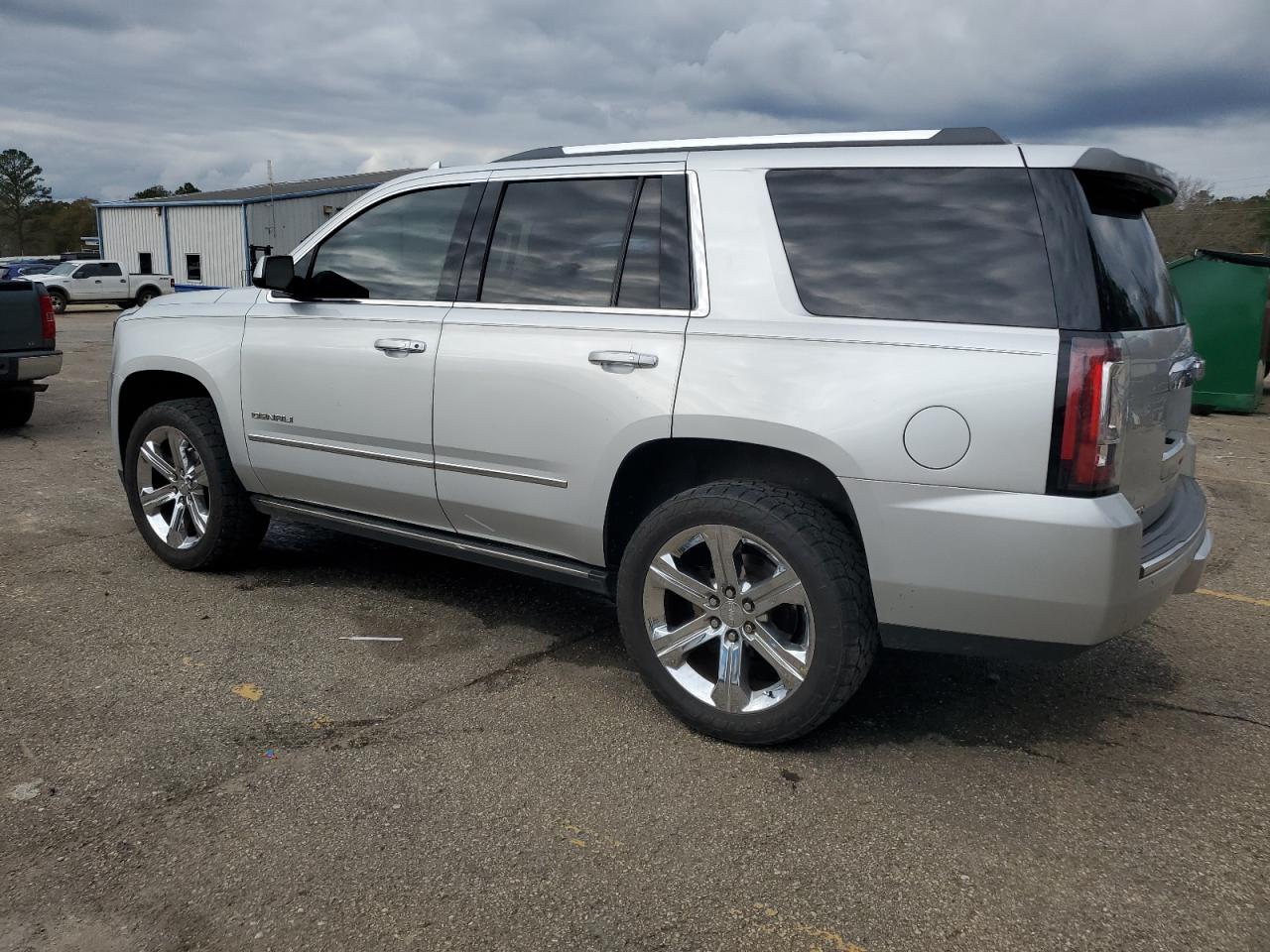 2015 GMC Yukon - Image 2
