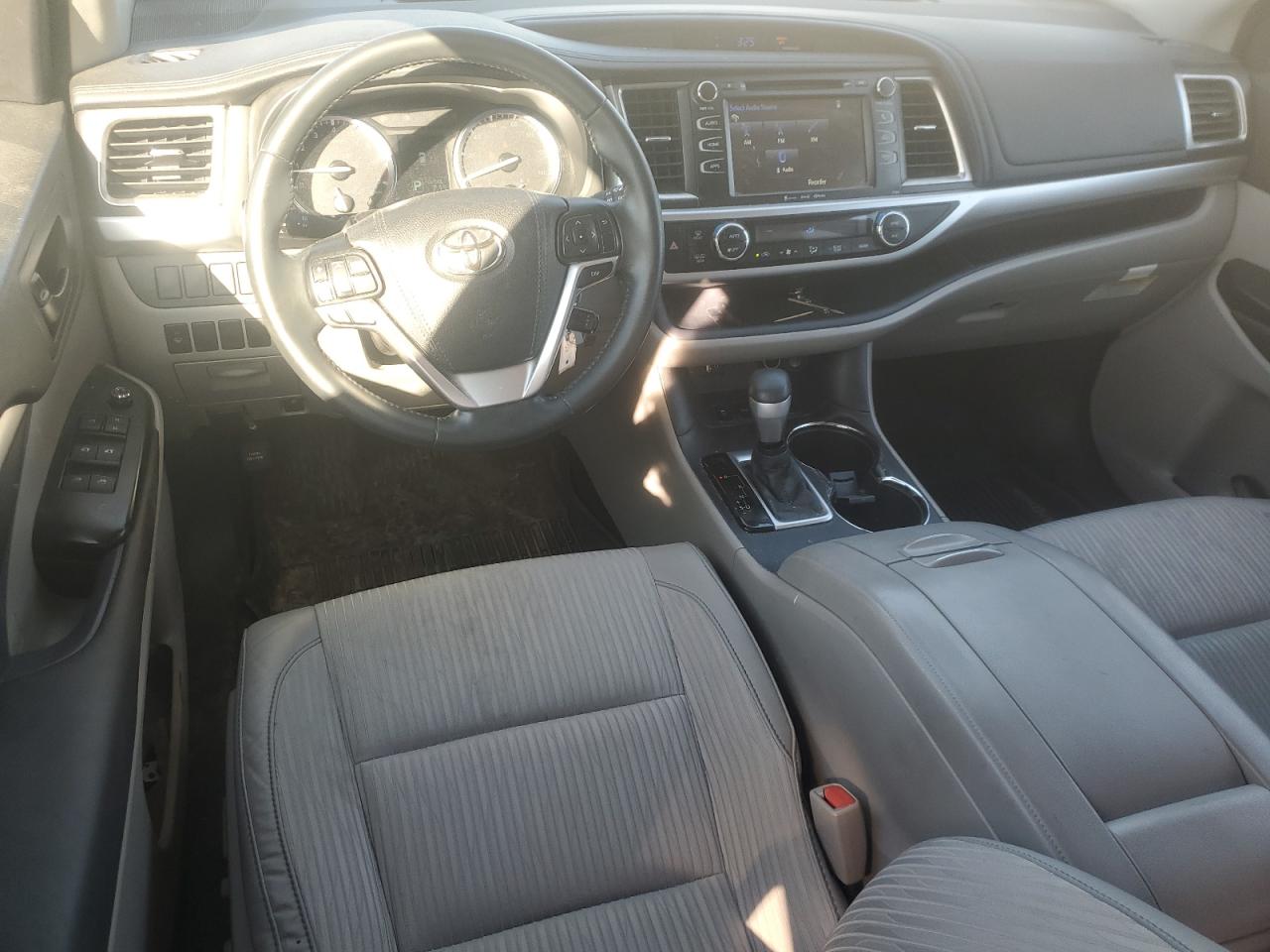 2016 Toyota Highlander - Image 8