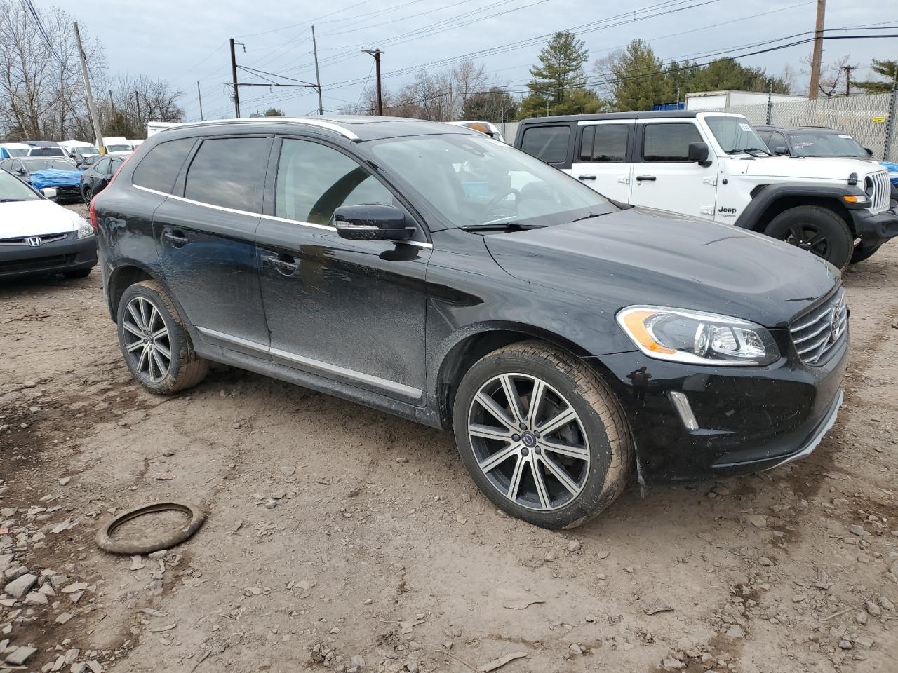 2017 Volvo XC60 - Image 4
