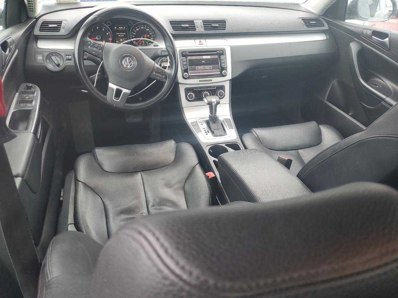 2010 Volkswagen Passat - Image 8