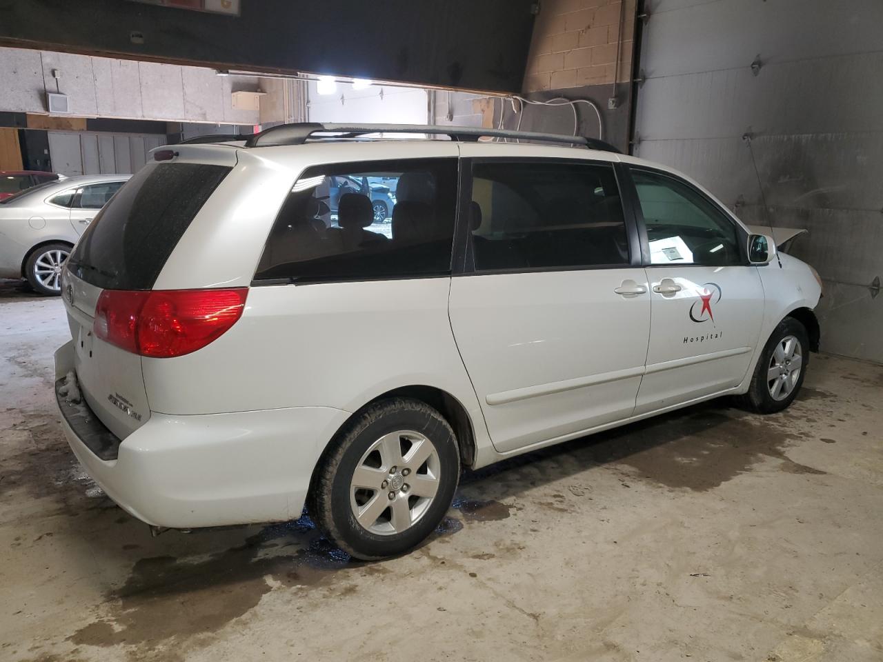 2008 Toyota Sienna - Image 3