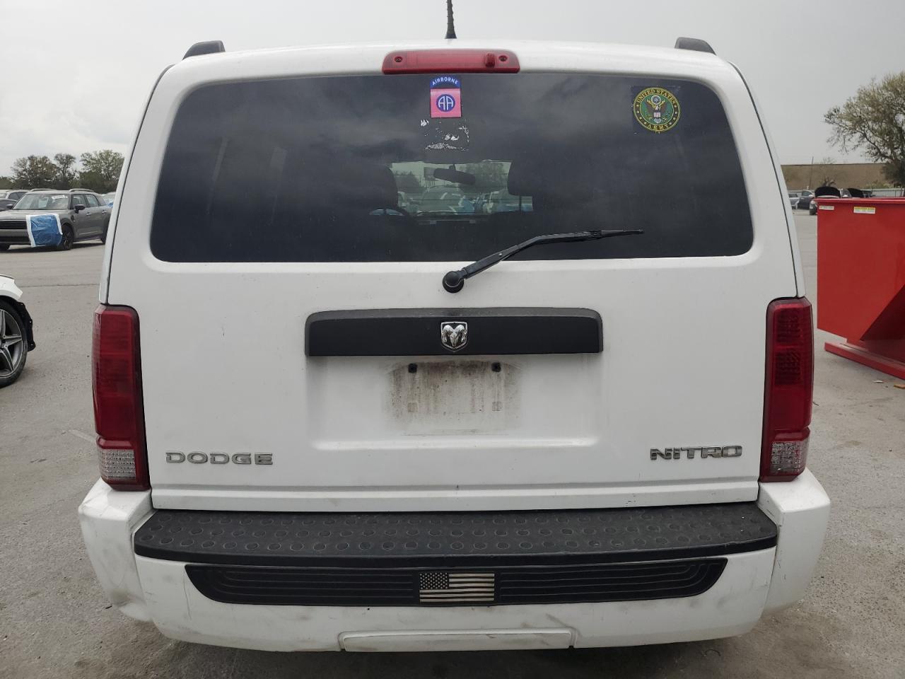 2011 Dodge Nitro - Image 6