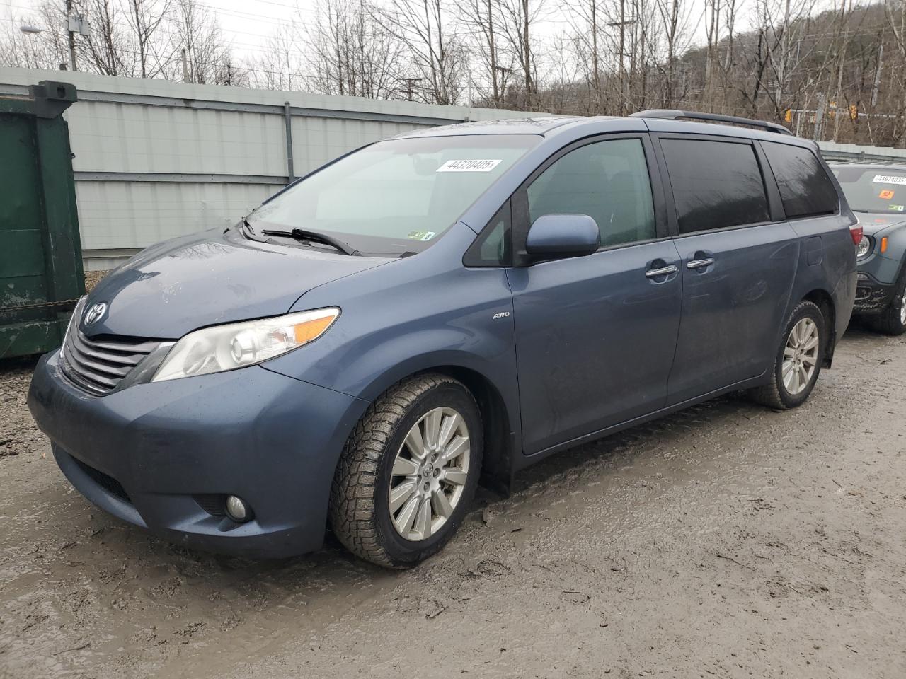 2017 Toyota Sienna - Image 1