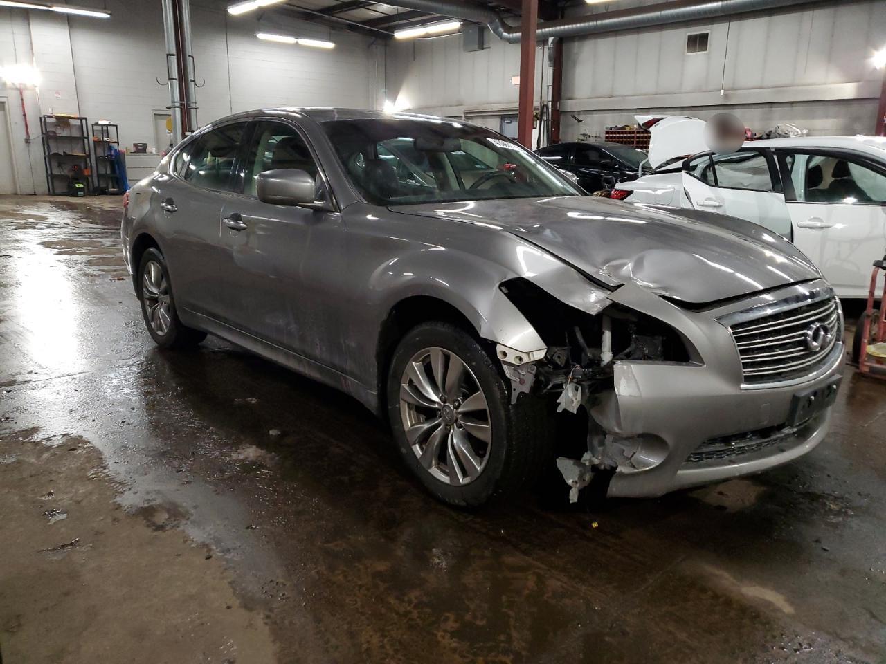 2011 Infiniti M - Image 4