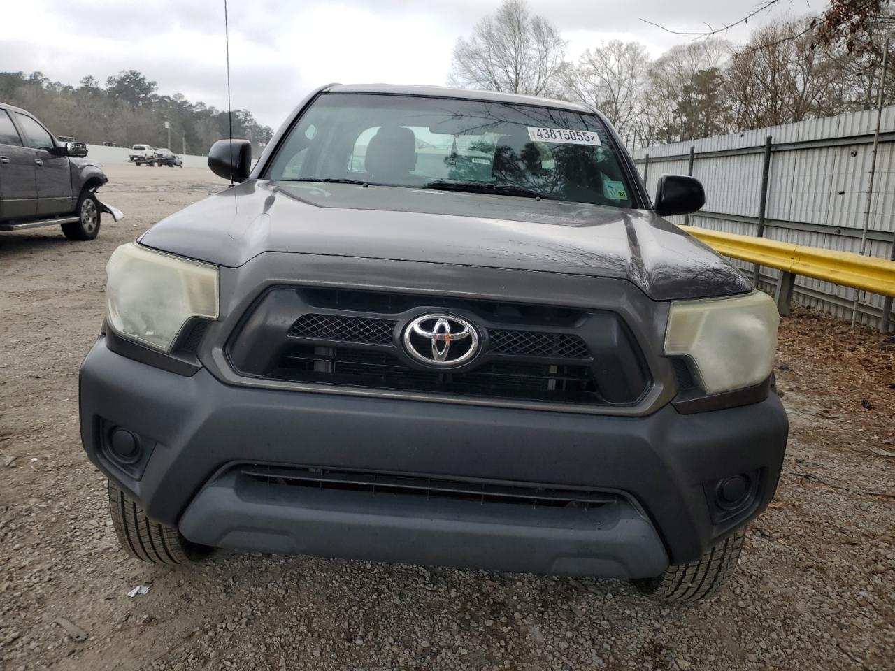 2015 Toyota Tacoma - Image 5